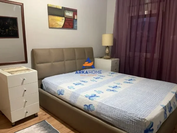 Tirane, jepet me qera apartament 2+1+Ballkon Kati 4, 60 m² 616 € 