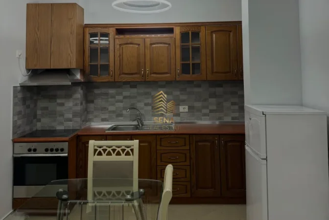 Tirane, jepet me qera apartament 1+1+Ballkon Kati 3, 70 m² 500 € (Kodra e Diellit)