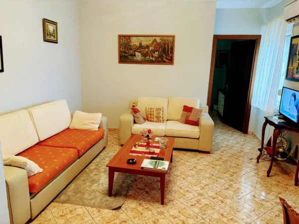 Tirane, jepet me qera apartament 1+1 , 70 m² 500 € 