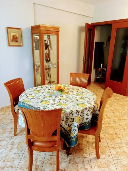 Tirane, jepet me qera apartament 1+1 , 70 m² 500 € 