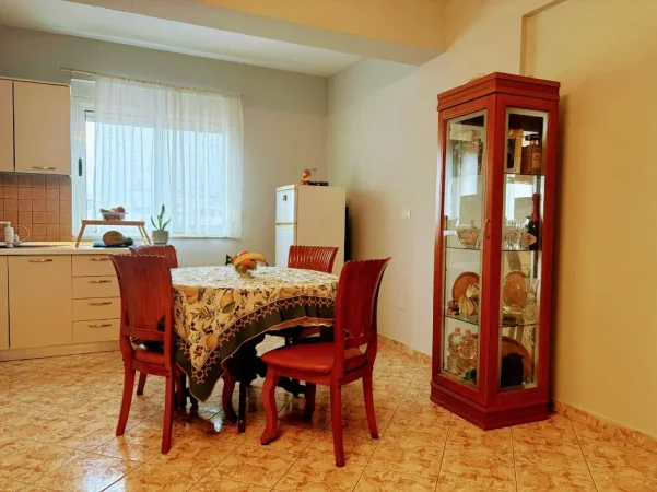 Tirane, jepet me qera apartament 1+1 , 70 m² 500 € 