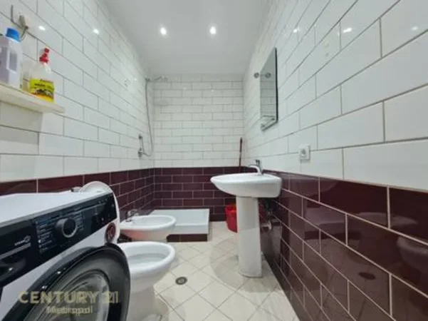 Tirane, jap me qera apartament 2+1 Kati 4, 85 m² 450 € (Pallatet Cabej)