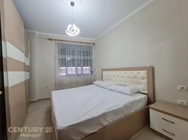 Tirane, jap me qera apartament 2+1 Kati 4, 85 m² 450 € (Pallatet Cabej)