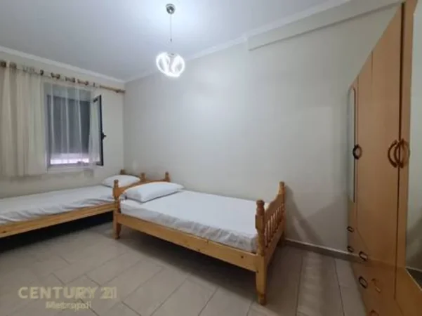 Tirane, jap me qera apartament 2+1 Kati 4, 85 m² 450 € (Pallatet Cabej)