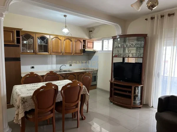 Tirane, jap me qera apartament 2+1 Kati 4, 88 m² 580 € (Nisharaku)