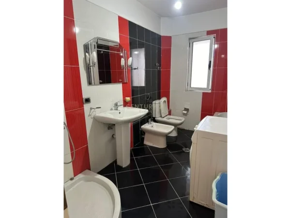 Tirane, jap me qera apartament 2+1 Kati 4, 88 m² 580 € (Nisharaku)