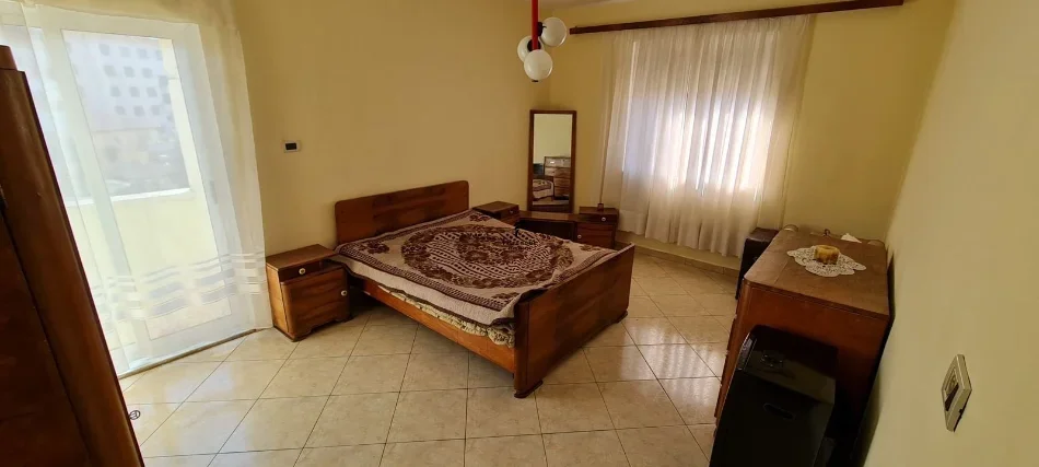 Tirane, jepet me qera apartament 2+1 Kati 4, 87 m² 500 € (PAZARI I RI)