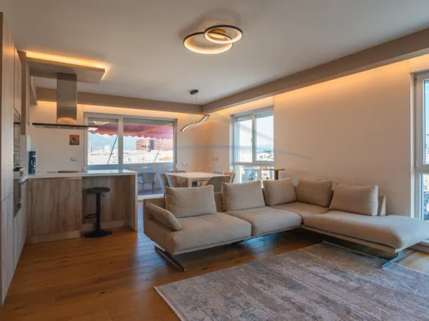 Tirane, shes apartament 3+1 Kati 11, 138.000 m² 350.200 € ("Kontakt", 21 Dhjetori)