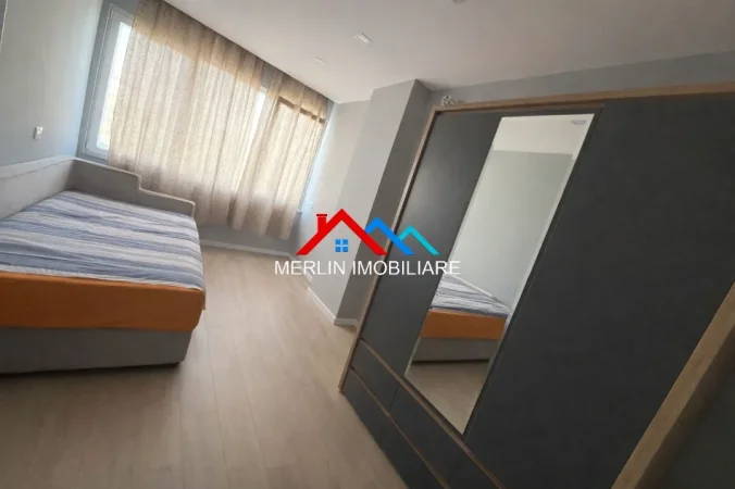 Tirane, jepet me qera apartament 2+1+Ballkon Kati 5, 95 m² 500 € (RRUGA ZAGORIA,YZBERISHT)