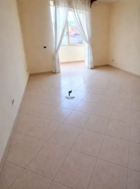 Tirane, jepet me qera zyre Kati 4, 87 m² 500 € (PAZARI I RI)
