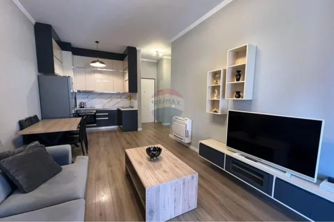 Tirane, jepet me qera apartament 1+1+Ballkon Kati 4, 70 m² 750 € (Kompleksi Delijorgji)