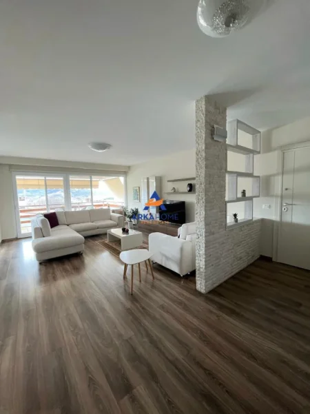 Tirane, jepet me qera apartament 2+1+Ballkon Kati 2, 130 m² 1.500 € 