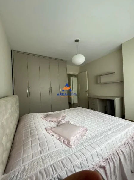 Tirane, jepet me qera apartament 2+1+Ballkon Kati 2, 130 m² 1.500 € 