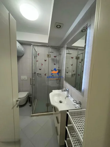 Tirane, jepet me qera apartament 2+1+Ballkon Kati 2, 130 m² 1.500 € 