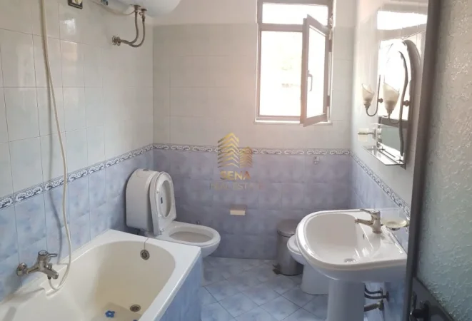Tirane, jepet me qera apartament 2+1 Kati 2, 100 m² 700 € (Rruga e Durresit)