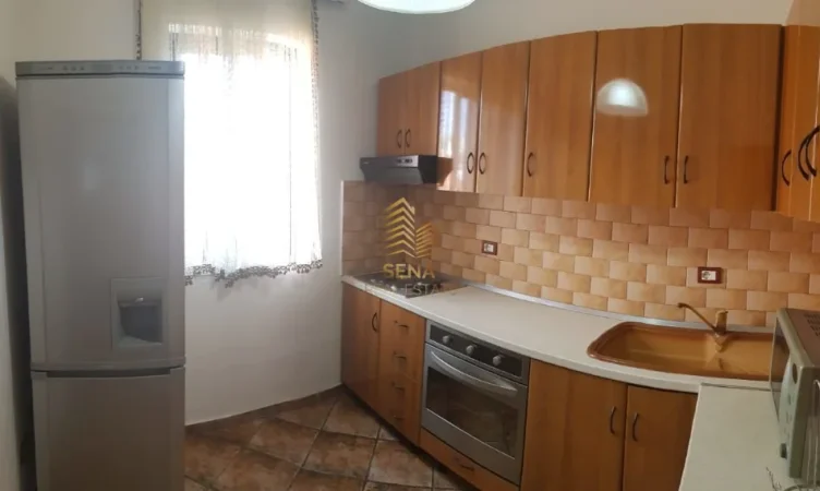 Tirane, jepet me qera apartament 2+1 Kati 2, 100 m² 700 € (Rruga e Durresit)