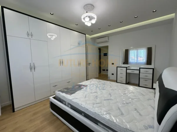 Tirane, jepet me qera apartament 2+1+PARKIM , Kati 4, 106 m² 625 € (PASKUQAN , Hallaci 1)