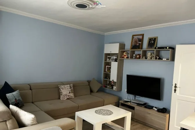 Tirane, jepet me qera apartament 1+1 Kati 5, 65 m² 575 € (Mine Peza)