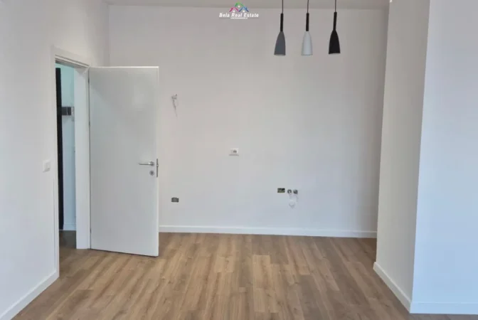 Shqiperi, jepet me qera zyre Kati 2, 65 m² 680 € (ish dogana)