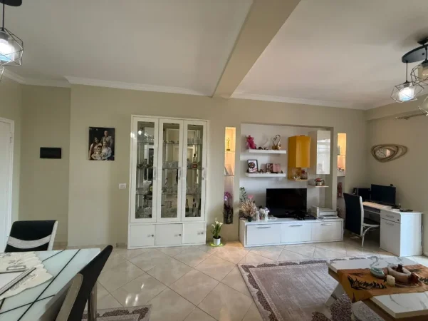 Tirane, shes apartament 1+1 Kati 5, 70 m² 115.000 € (Rruga Engjell Mashi)