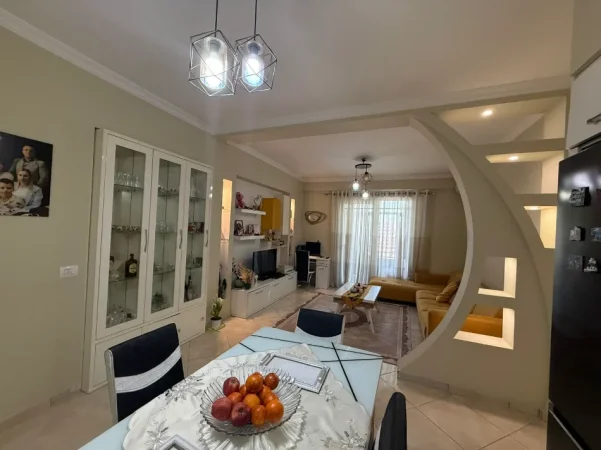 Tirane, shes apartament 1+1 Kati 5, 70 m² 115.000 € (Rruga Engjell Mashi)