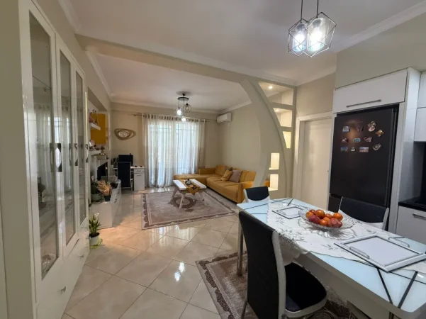 Tirane, shes apartament 1+1 Kati 5, 70 m² 115.000 € (Rruga Engjell Mashi)