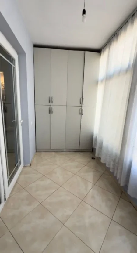 Tirane, shes apartament 1+1 Kati 5, 70 m² 115.000 € (Rruga Engjell Mashi)