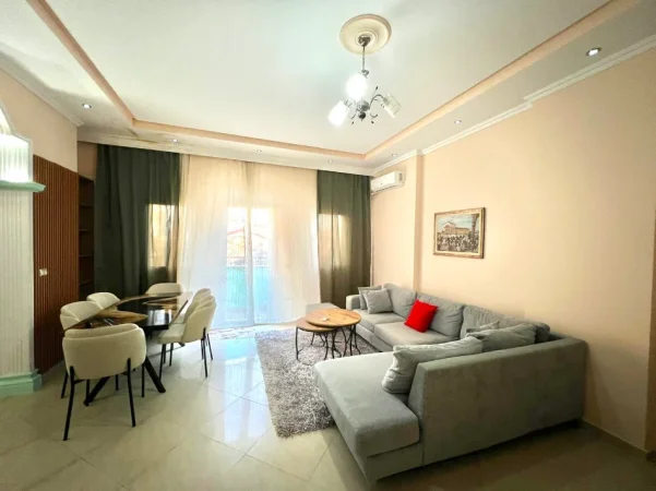Tirane, jepet me qera apartament 1+1+Ballkon Kati 2, 70 m² 720 € (Prane Obzervatorit)