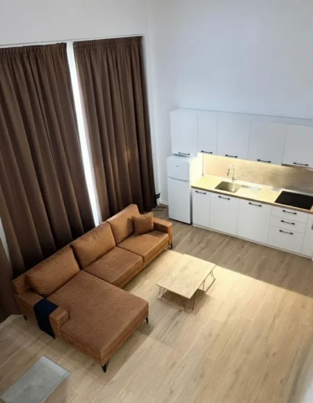 Tirane, jepet me qera apartament 1+1 Kati 1, 80 m² 700 € (RRUGA E DURRESIT)