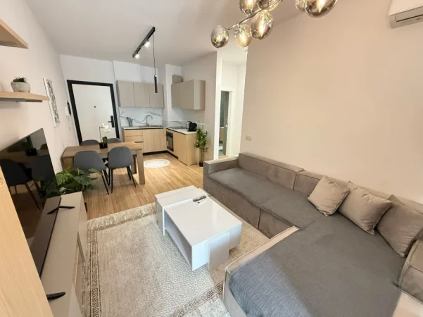 Tirane, jepet me qera apartament 1+1+Ballkon Kati 3, 900 € (Golden Tower)