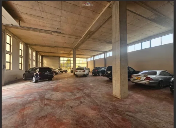 Tirane, jepet me qera magazine Kati 0, 1.600 m² 4.200 € (Prane Doganes)