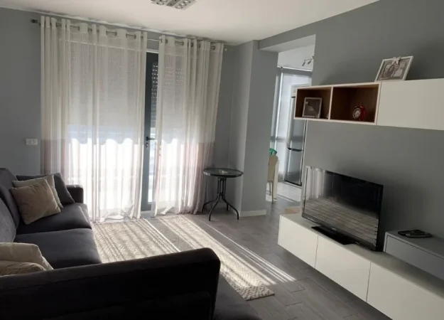 Tirane, jepet me qera apartament 2+1 Kati 5, 98 m² 680 € (Rruga Ndre Mjeda)