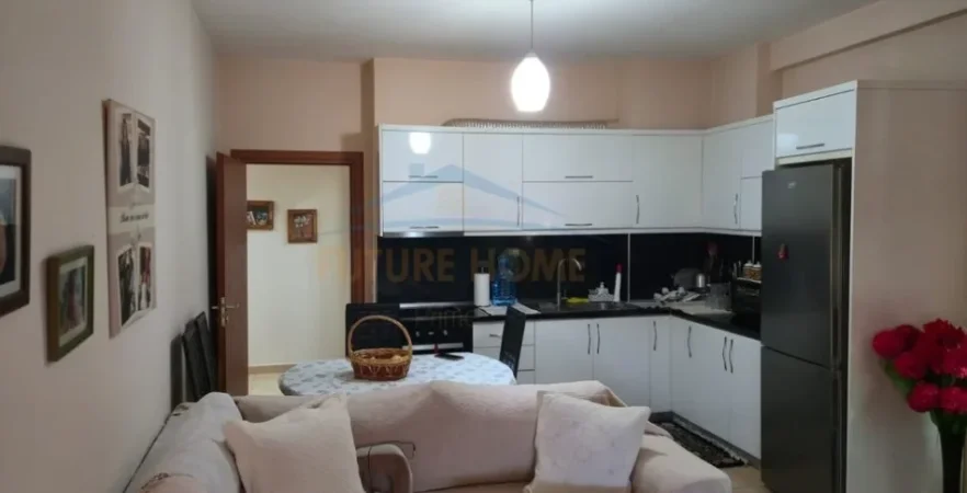 Tirane, shitet apartament 2+1+Ballkon Kati 3, 88 m² 115.000 € (misto mame)