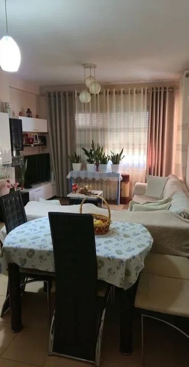 Tirane, shitet apartament 2+1+Ballkon Kati 3, 88 m² 115.000 € (misto mame)