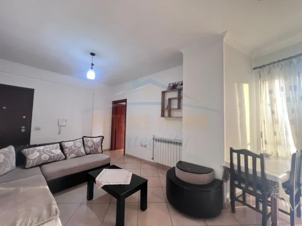 Tirane, jepet me qera apartament 1+1+Ballkon Kati 5, 45.000 Leke  (Porcelan, Rruga Xhanfize Keko)