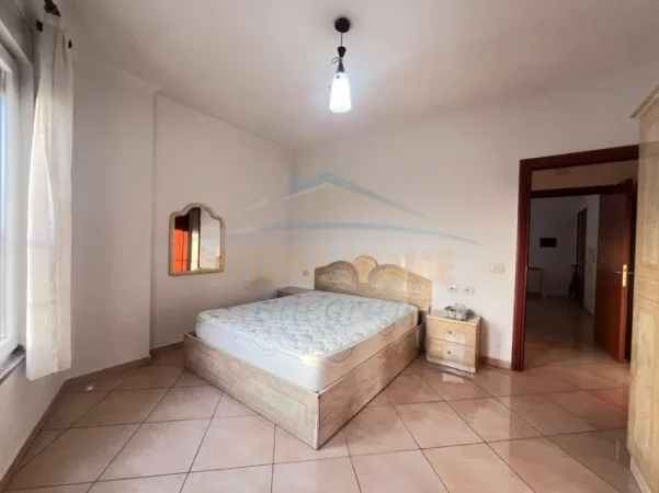 Tirane, jepet me qera apartament 1+1+Ballkon Kati 5, 45.000 Leke  (Porcelan, Rruga Xhanfize Keko)