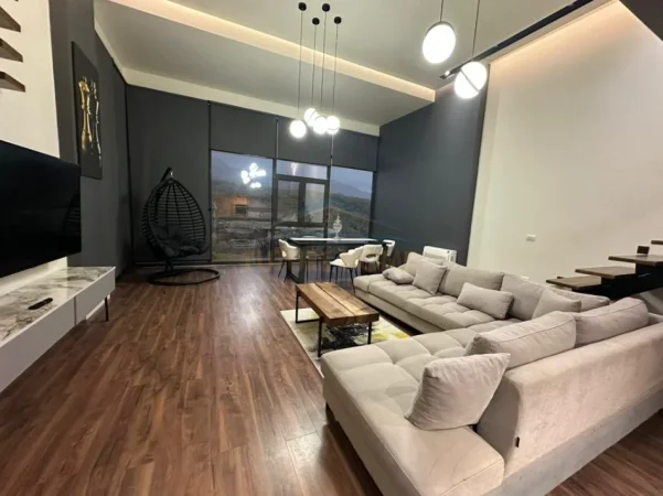 Tirane, shitet apartament 2+1 Kati 0, 115 m² 170.000 € (Fresku)