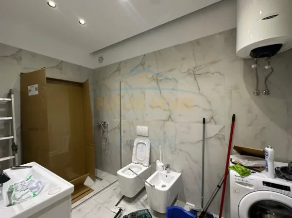 Tirane, jepet me qera apartament 2+1+Ballkon , 625 € (paskuqan)