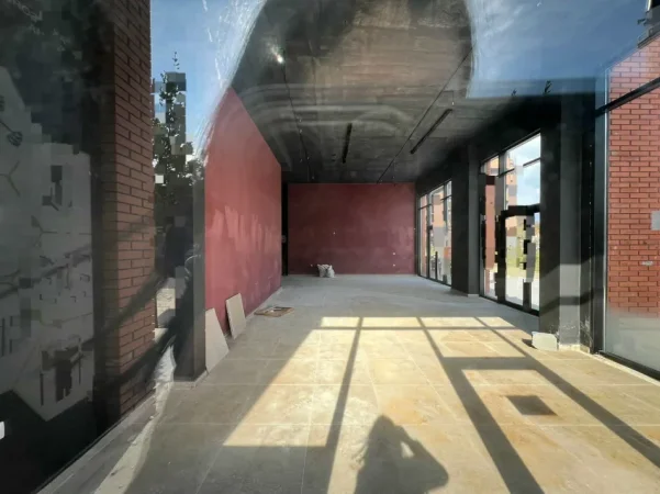 Tirane, jepet me qera zyre Kati 0, 100 m² 1.400 € (Rruga Fejzi Himzo)