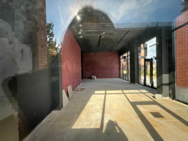 Tirane, jepet me qera zyre Kati 0, 100 m² 1.400 € (Rruga Fejzi Himzo)