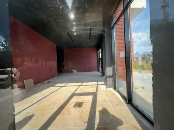 Tirane, jepet me qera zyre Kati 0, 100 m² 1.400 € (Rruga Fejzi Himzo)