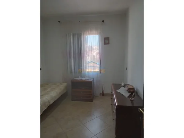 Tirane, jepet me qera apartament 3+1 Kati 2, 133 m² 550 € (ALIDEMI)