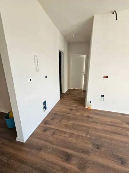 Tirane, shes apartament 2+1 Kati 2, 97 m² 160.800 € (Rruga Xhanfize Keko)