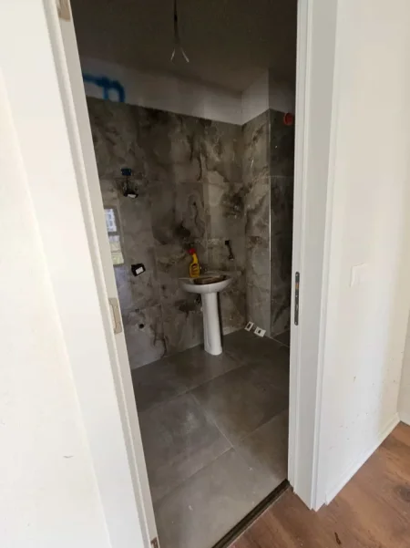 Tirane, shes apartament 2+1 Kati 2, 97 m² 160.800 € (Rruga Xhanfize Keko)