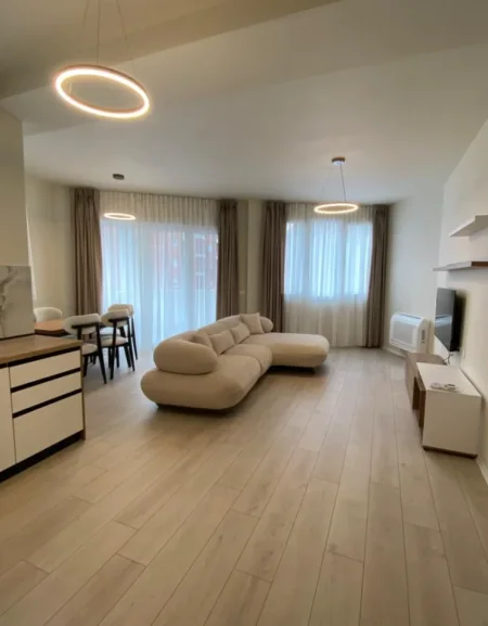 Tirane, jepet me qera apartament 1+1 , 80 m² 650 € 