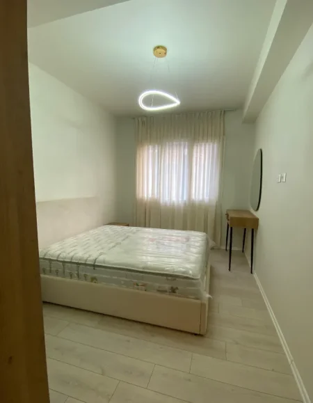 Tirane, jepet me qera apartament 1+1 , 80 m² 650 € 