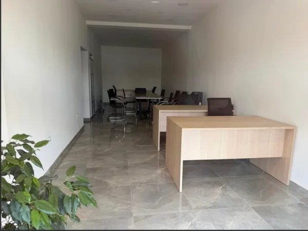 Tirane, jepet me qera dyqan Kati 0, 67 m² 2.500 € (Stadiumi Dinamo)