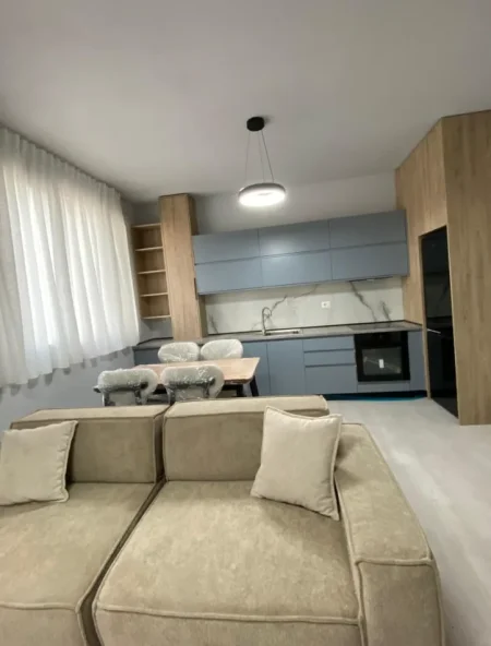Tirane, jepet me qera apartament 2+1 , 100 m² 750 € 