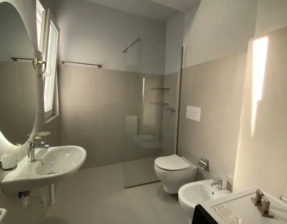 Tirane, jepet me qera apartament 2+1 , 100 m² 750 € 