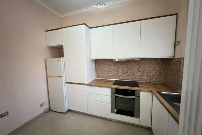Tirane, jepet me qera apartament 1+1 Kati 2, 70 m² 720 € (Rruga e Saraceve)